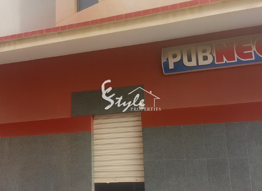 Local comercial en venta en el centro de la ciudad de Torrevieja, Costa Blanca, España. ID081