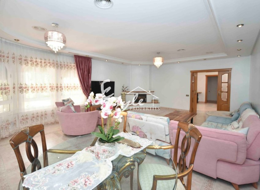 Magnificent rustic house 5 minutes from city for sale in Callosa de Segura, Costa Blanca, Spain. ID1214