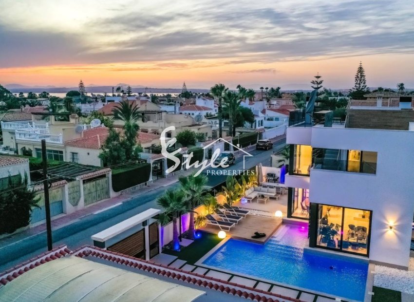 Modern villa for sale in La Florida, Torrevieja, Costa Blanca, Spain. ON1468