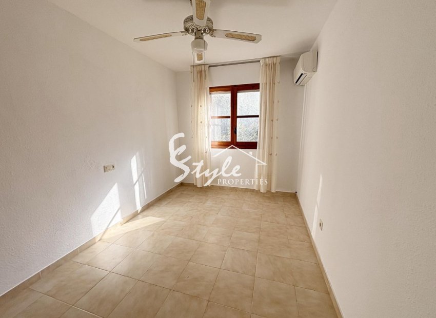 На продажу: недорогая недвижимость под ремонт в Lago Jardin II, Los Balcones, Торревьеха. ID1429