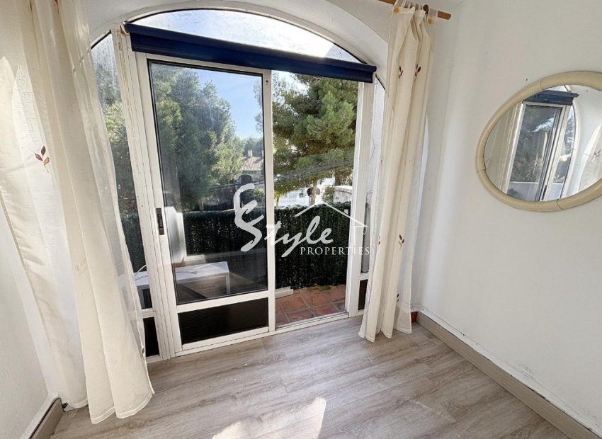 На продажу: недорогая недвижимость под ремонт в Lago Jardin II, Los Balcones, Торревьеха. ID1429