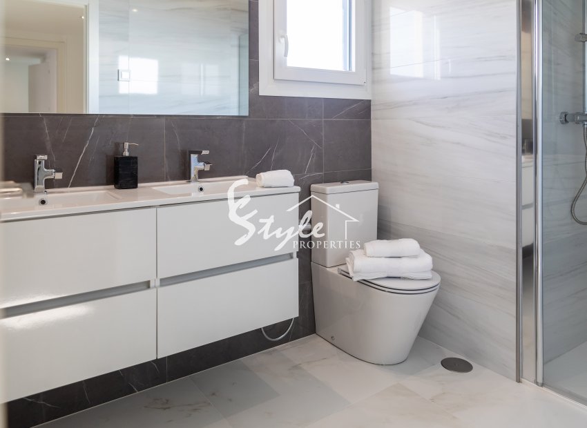 New build  front line apartments for sale in Torrevieja, Alicante, Costa Blanca, Spain ON1160_3