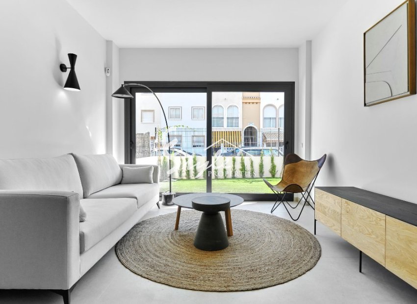 New build ground  and top floor apartments for sale close to sea  in Torrevieja, Costa Blanca, Spain.ON302