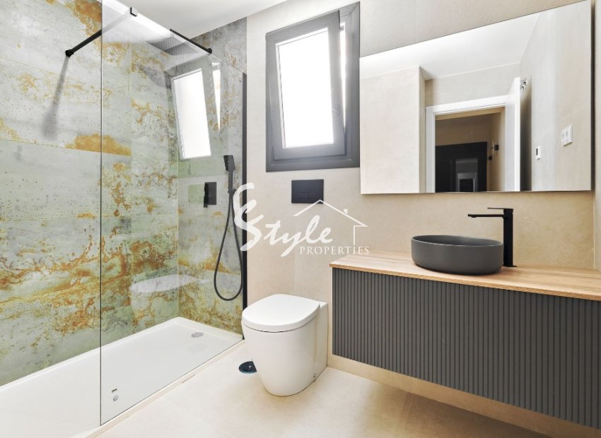 New build ground  and top floor apartments for sale close to sea  in Torrevieja, Costa Blanca, Spain.ON302