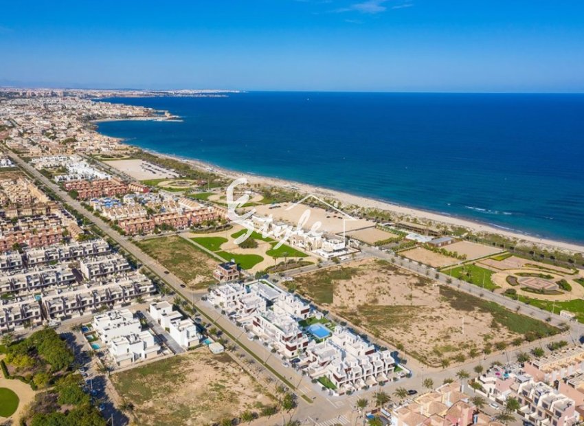 New build penthouse close to the beach in Torre de la Horadada, Costa Blaca, Spain. ON1820