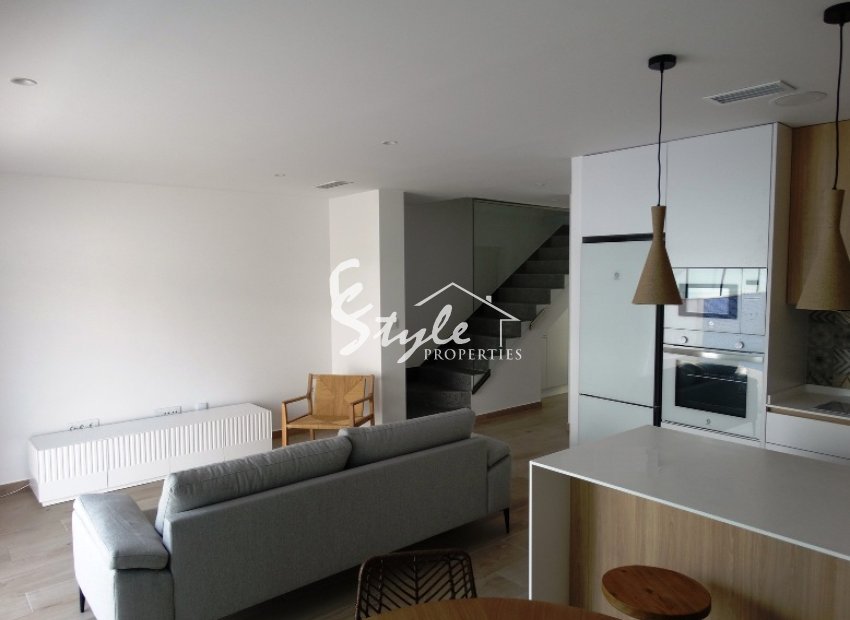 New build townhouses close to the beach in Torre de Horadada, Costa Blaca, Spain. ON1514