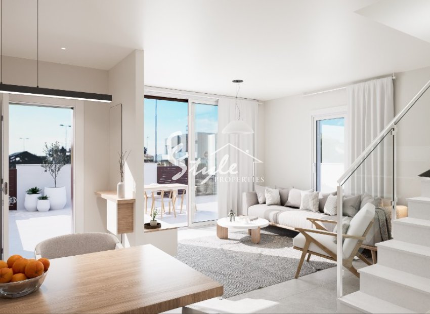 New build townhouses close to the beach in Torre de la Horadada, Costa Blaca, Spain. ON1817