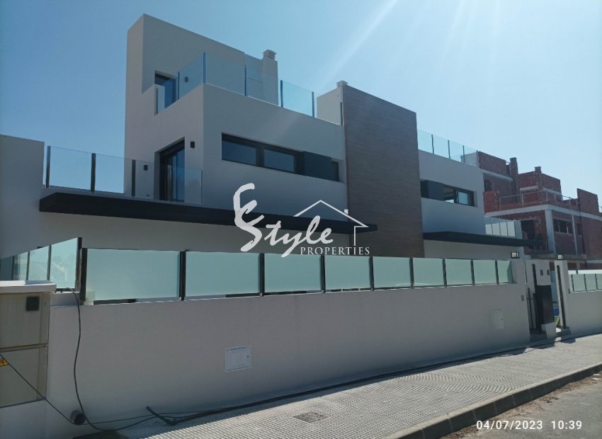 New build townhouses for sale in Villamartin, Costa Blanca, Spain. ON1782