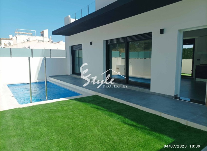New build townhouses for sale in Villamartin, Costa Blanca, Spain. ON1782