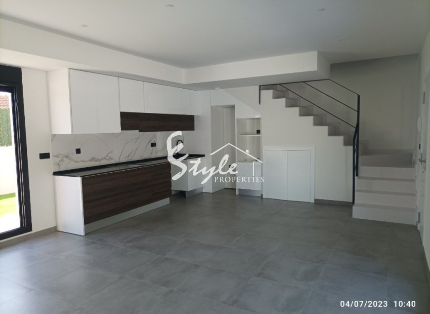 New build townhouses for sale in Villamartin, Costa Blanca, Spain. ON1782