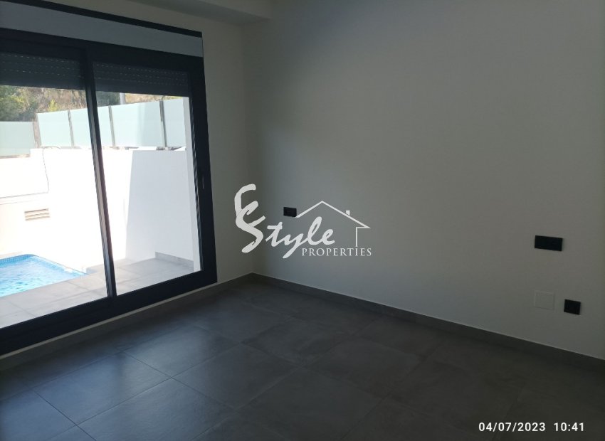 New build townhouses for sale in Villamartin, Costa Blanca, Spain. ON1782