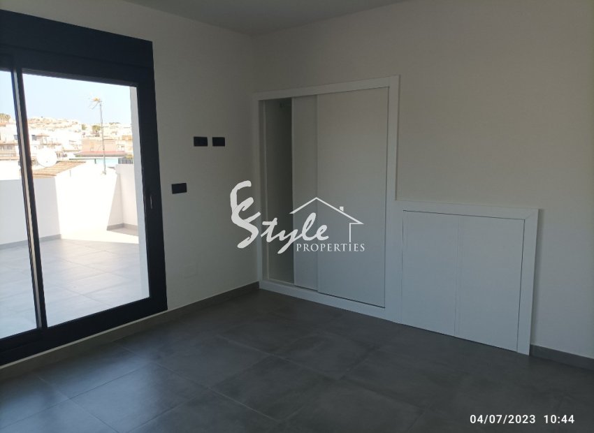 New build townhouses for sale in Villamartin, Costa Blanca, Spain. ON1782