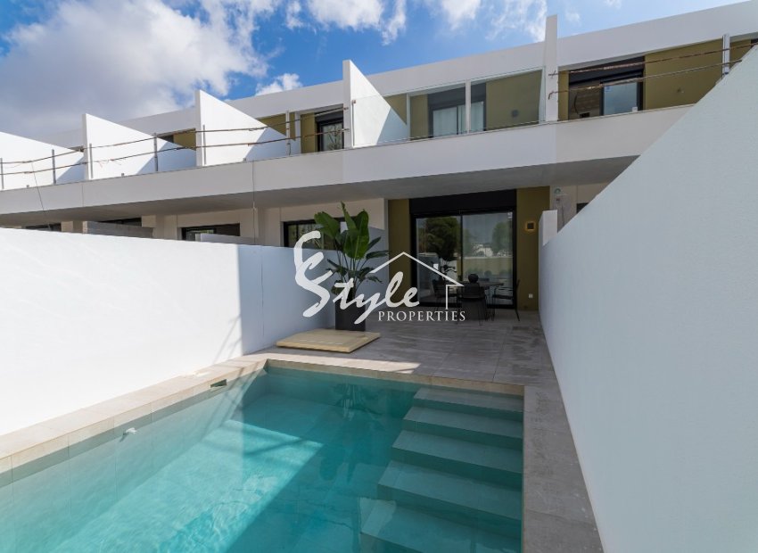 New build townhouses in Pilar de La Horadada, Costa Blanca, Spain. ON1483_3