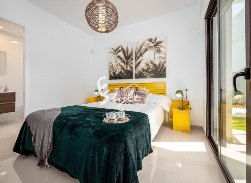 New townhouses for sale in La Finca Golf, Costa Blanca, Spain. ON1704_D