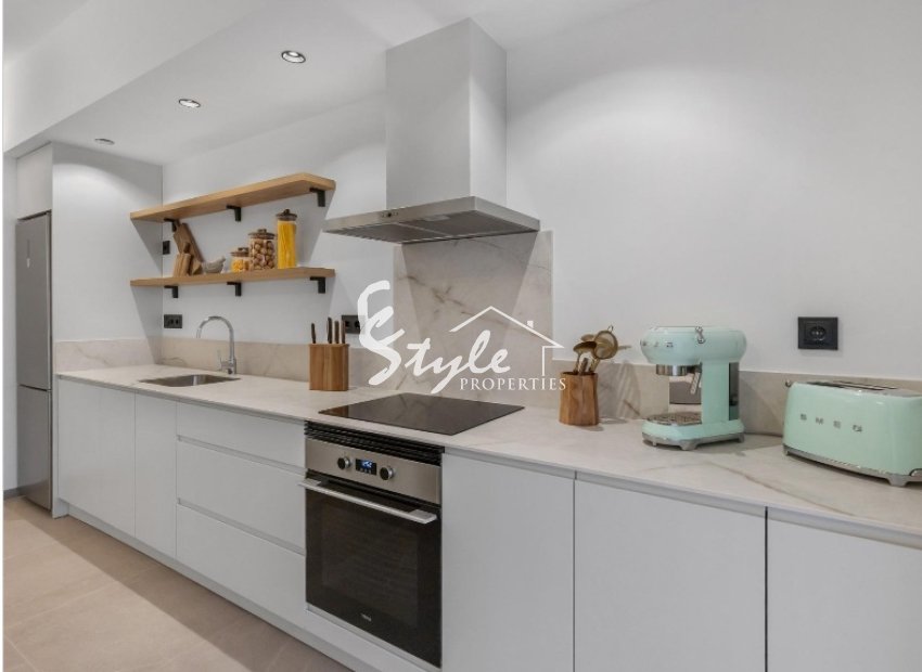 Новые квартиры на первом этаже на продажу недалеко от моря в Торревьехе, Коста Бланка, Испания, ON1901