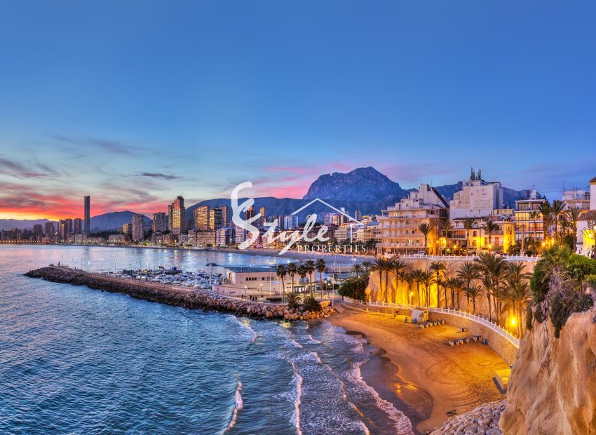 Новые таунхаусы в Финестрате, Коста Бланка, Испания. ON1513_A