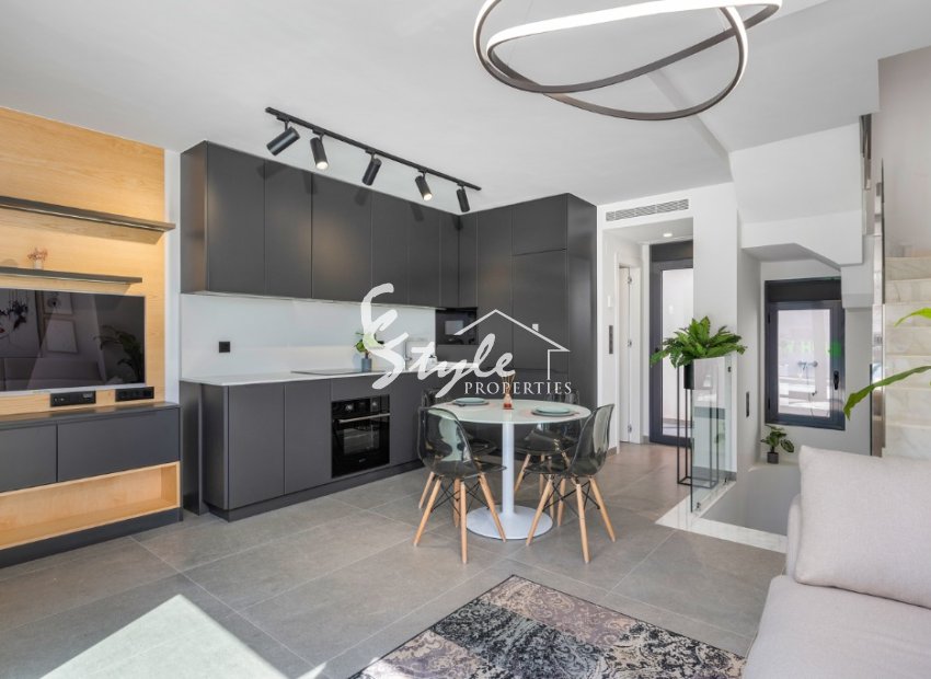 Nueva villa adosada en venta en Guardamar del Segura, Costa Blanca, España. ON1441