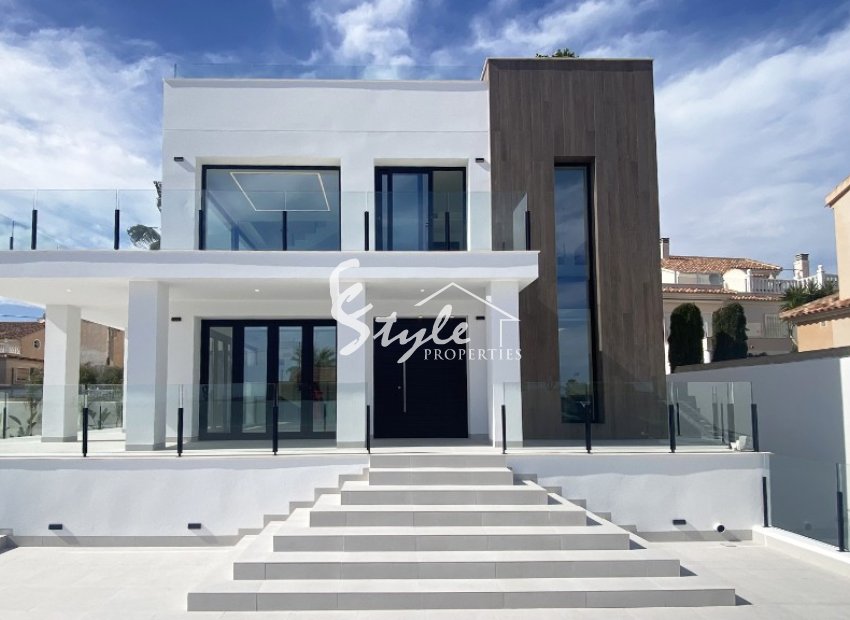 Nueva villa de lujo en venta en Torrevieja, Costa Blanca, España. ON1545