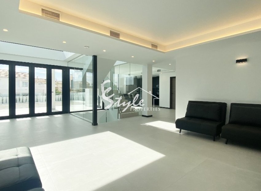 Nueva villa de lujo en venta en Torrevieja, Costa Blanca, España. ON1545