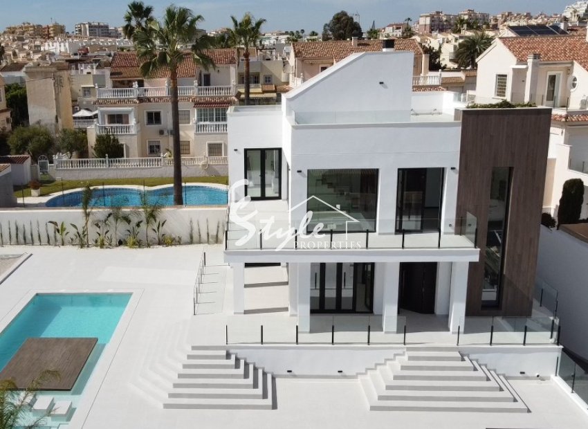Nueva villa de lujo en venta en Torrevieja, Costa Blanca, España. ON1545