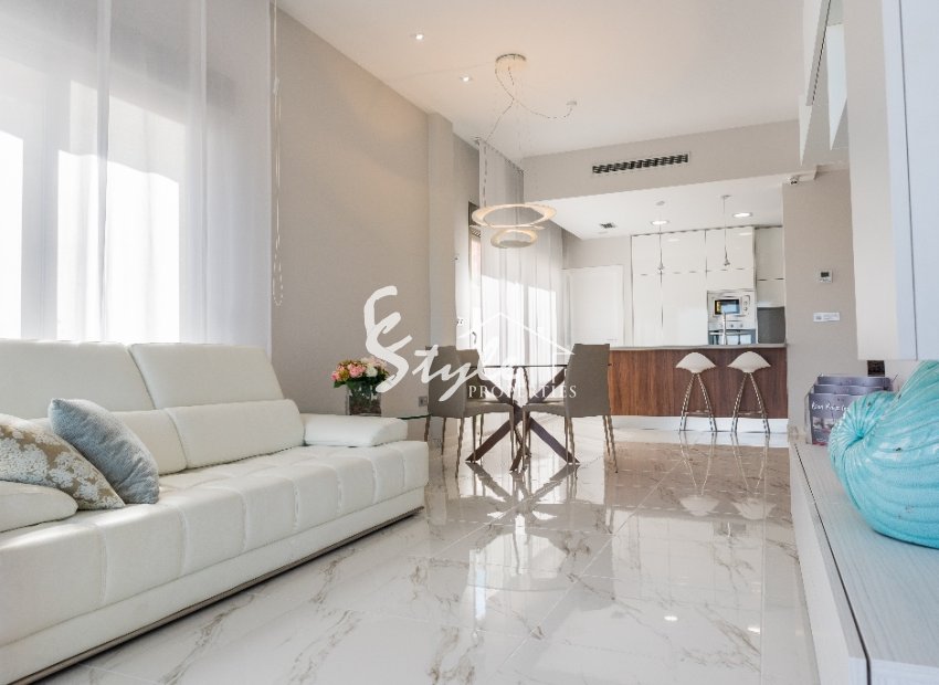 Nueva Villa en venta con piscina en Villamartin , Costa Blanca, Spain 