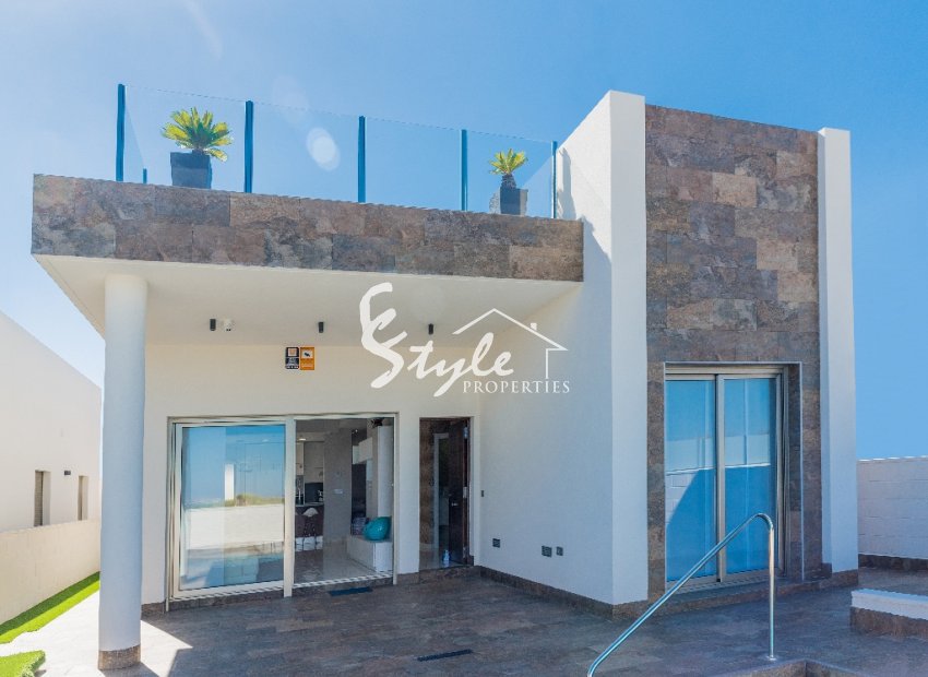 Nueva Villa en venta con piscina en Villamartin , Costa Blanca, Spain 