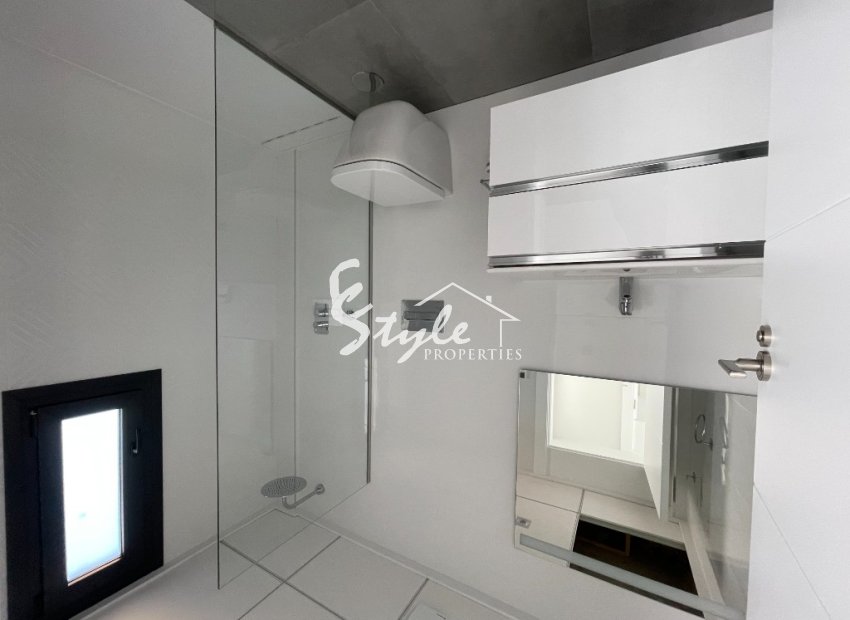 Nuevo - Villa - Los Altos