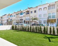 ​Nuevos apartamentos planta baja y áticos en venta en Torrevieja, Costa Blanca, España. ON302