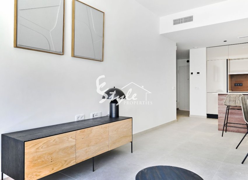 ​Nuevos apartamentos planta baja y áticos en venta en Torrevieja, Costa Blanca, España. ON302