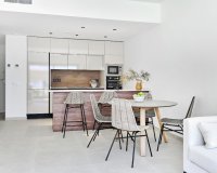 ​Nuevos apartamentos planta baja y áticos en venta en Torrevieja, Costa Blanca, España. ON302