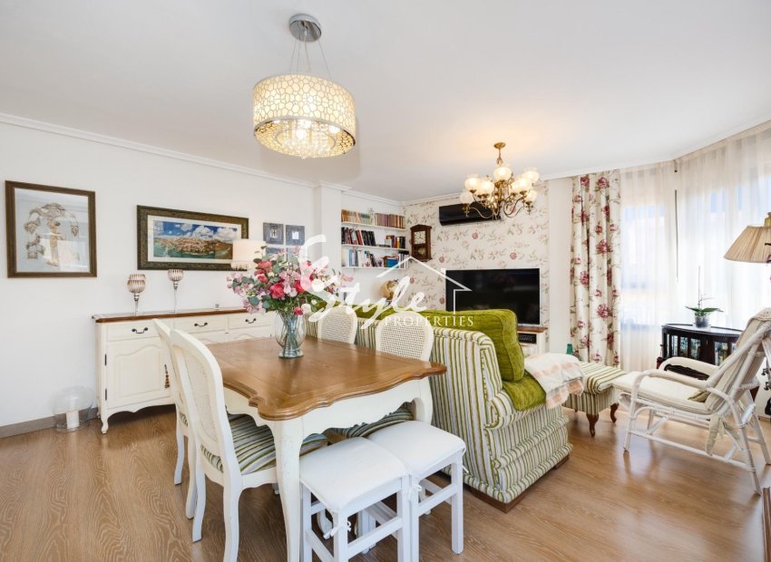 Пентхаус в центре Торревьехи с солярием и видом на море. ID2786