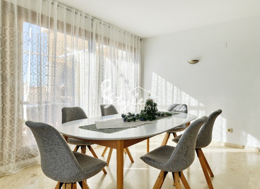 Penthouse 2 bedrooms for rent La Entrada, Punta Prima, Costa Blanca. ID092