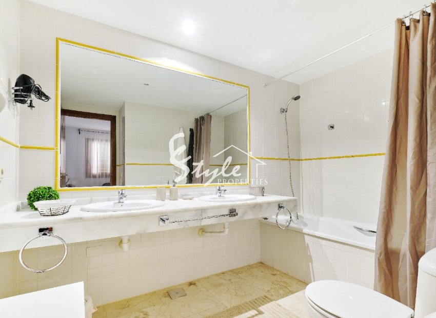 Penthouse 2 bedrooms for rent La Entrada, Punta Prima, Costa Blanca. ID092