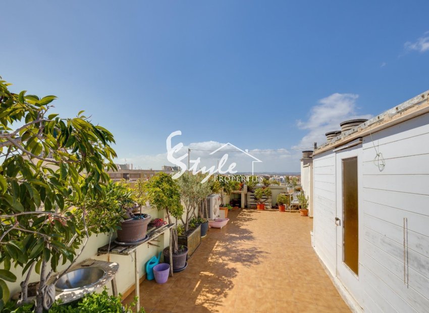Penthouse in Torrevieja Town Centre with Private Solarium & Sea Views. Costa Blanca, Spain. ID2786