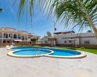 Продается очаровательный таунхаус с парковкой в ​​Ла Синуэлика, Пунта Прима, Ориуэла Коста. ID1970