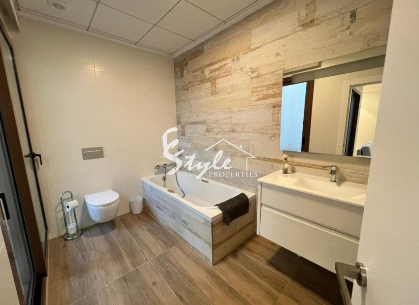 Продается современная вилла рядом с полями для гольфа в Лас Колинас, Коста Бланка, Испания. ID1273