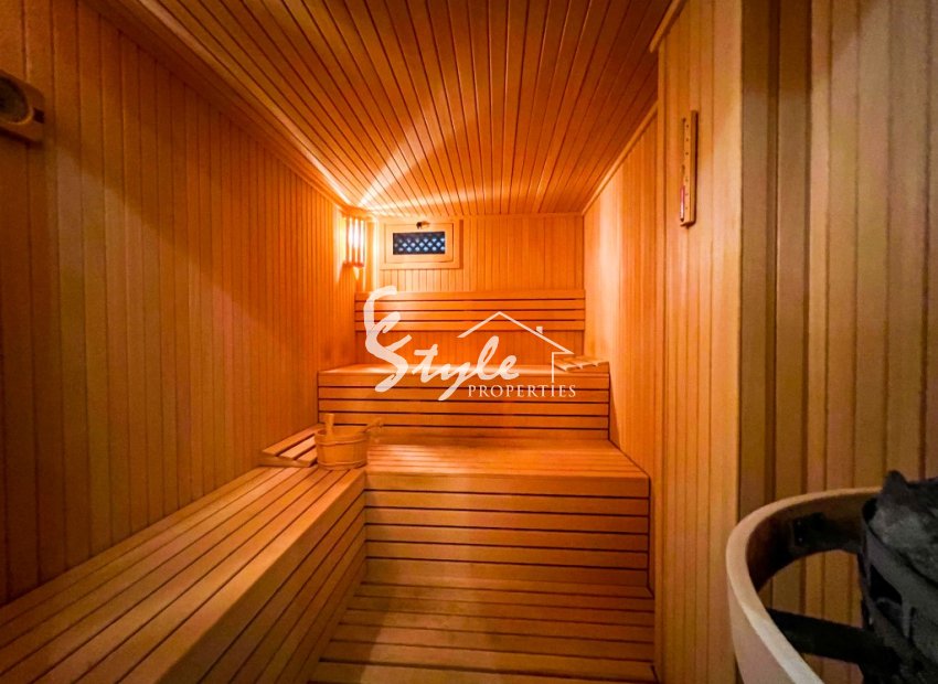 Продается вилла с частным бассейном в нескольких шагах от пляжа в Ла Мата, Коста Бланка, Испания. ID1718