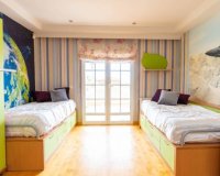 Продается вилла с садом и бассейном в Торревьехе. ID 1814