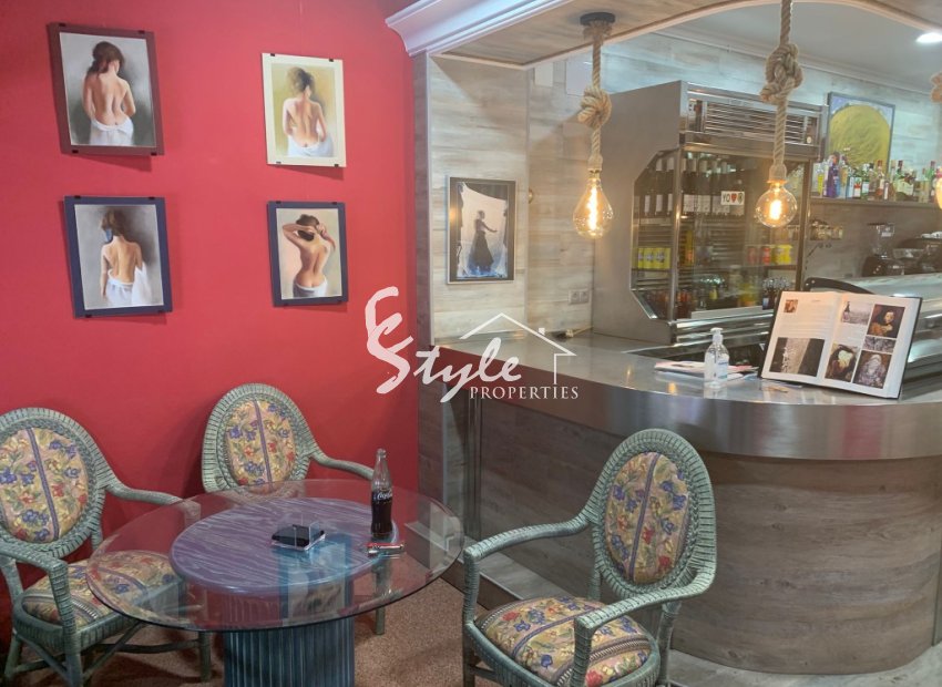 Profitable bar for sale in the center of Alicante, Costa Blanca, Spain. ID090