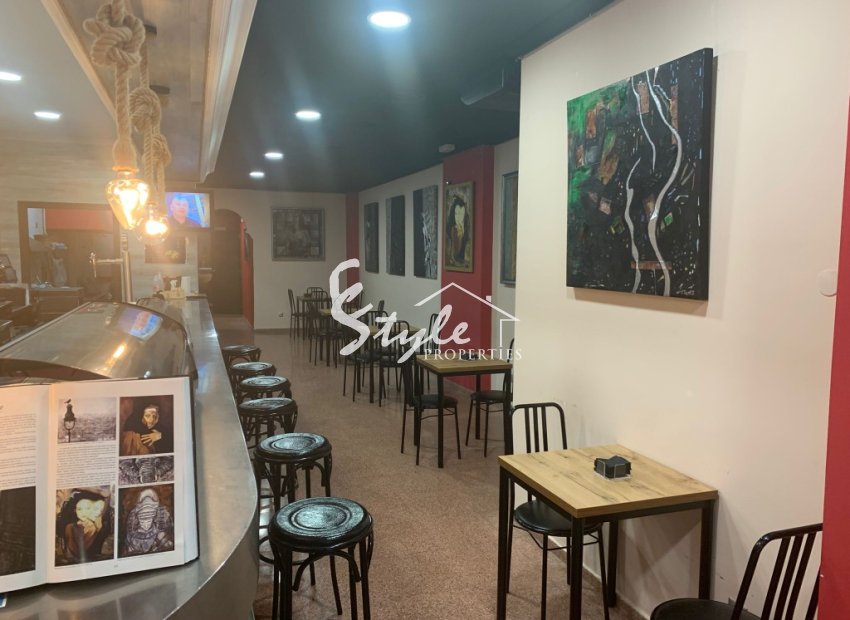 Profitable bar for sale in the center of Alicante, Costa Blanca, Spain. ID090