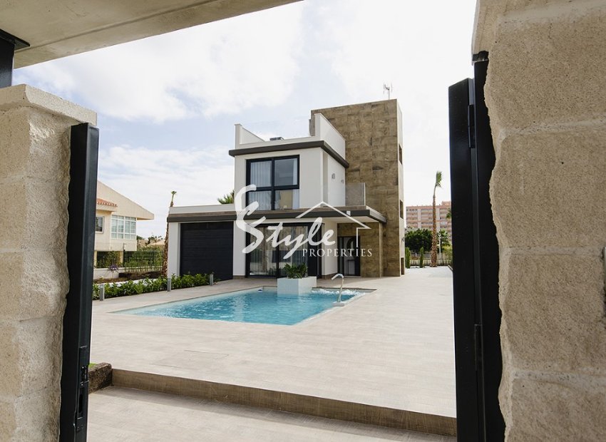 Promoción en Dehesa de Campoamor. Complejo de villas independientes con piscina privada cerca del mar en Orihuela Costa.