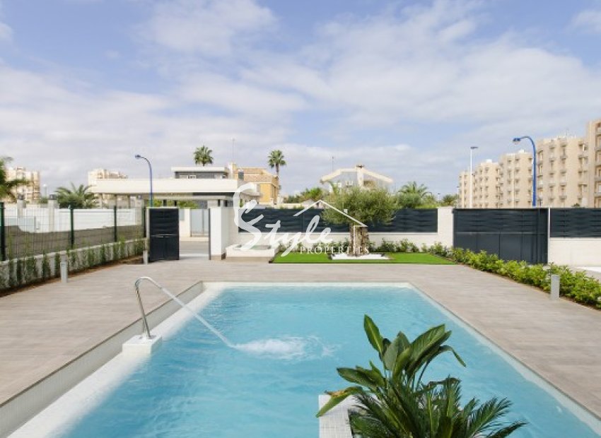 Promotion in Dehesa de Campoamor. Complex of independent villas with private pool near the sea in Orihuela Costa.