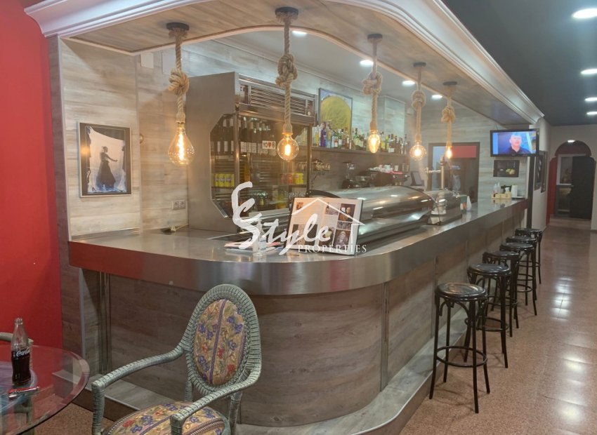 Rentable bar en venta en el centro de Alicante, Costa Blanca, España. ID090