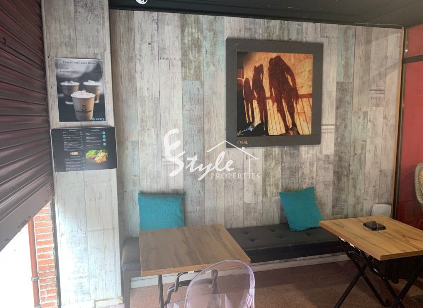 Rentable bar en venta en el centro de Alicante, Costa Blanca, España. ID090