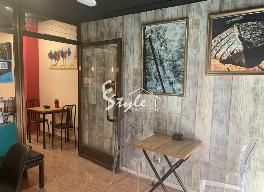 Rentable bar en venta en el centro de Alicante, Costa Blanca, España. ID090