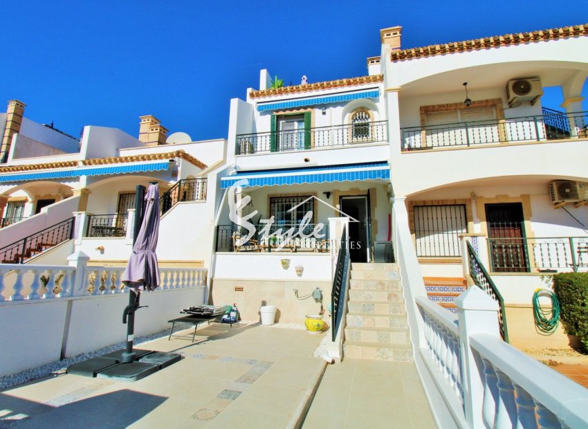 Resale - 2. Townhouse - Orihuela Costa  - Villamartin