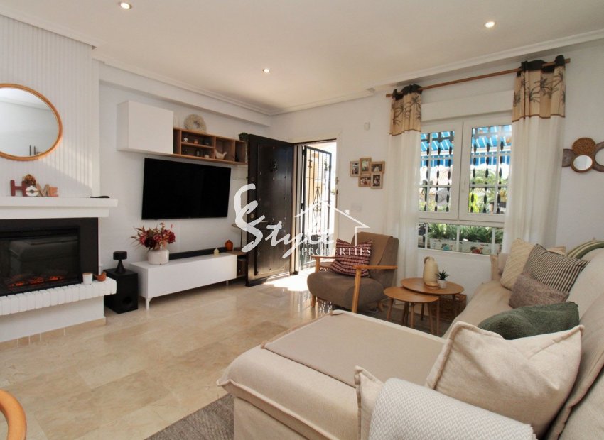 Resale - 2. Townhouse - Orihuela Costa  - Villamartin