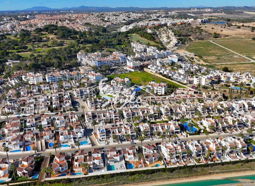 Resale - 2. Townhouse - Orihuela Costa  - Villamartin