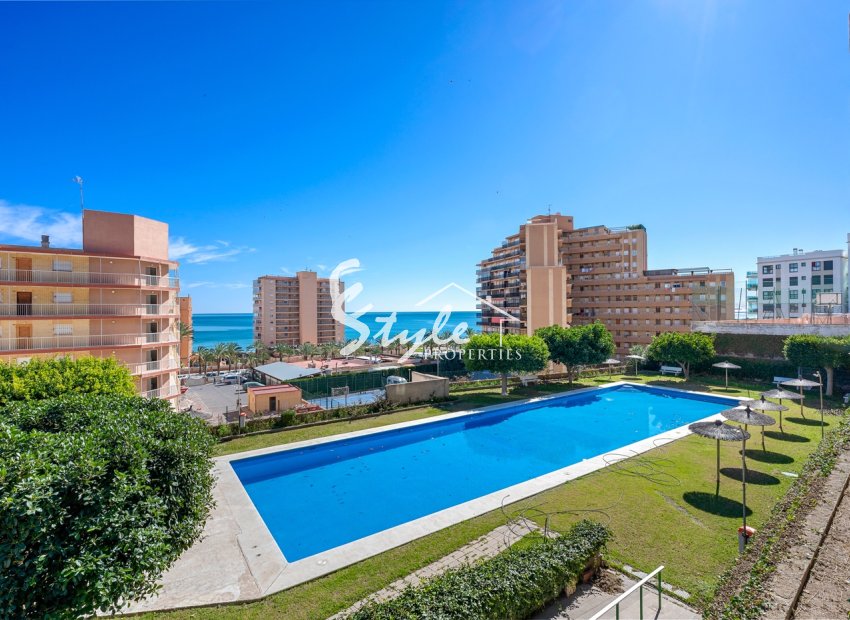 Resale - Apartamento - Arenales del Sol - Segunda linea playa