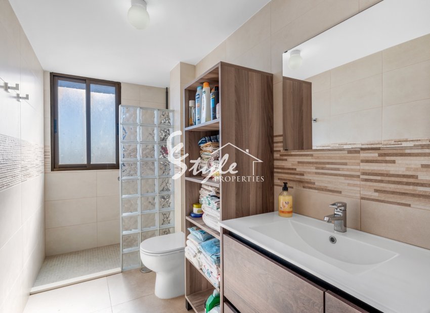 Resale - Apartamento - Arenales del Sol - Segunda linea playa